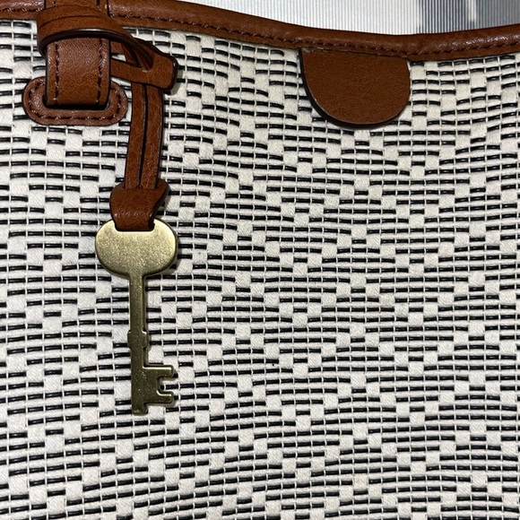 Large FOSSIL Tote - Picture 5 of 8